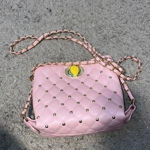 New pink cross body bag. Hasn’t been worn before.